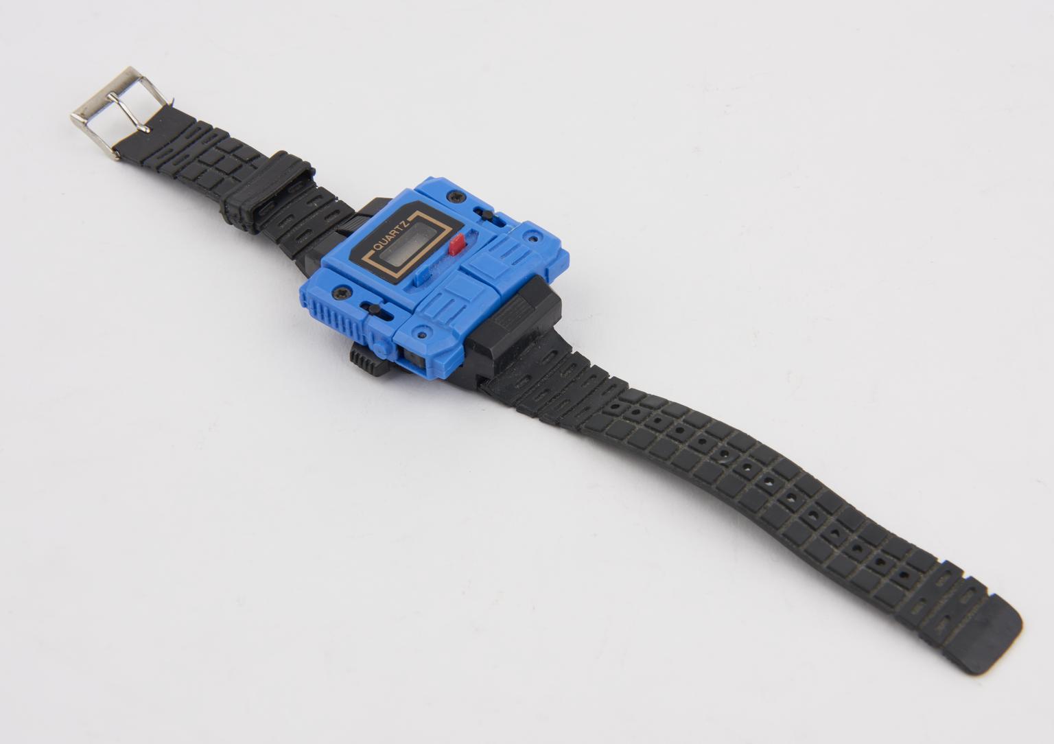 Quartz LCD digital 'transformer' child's wristwatch (wrist-watch; Quartz LCD digital)